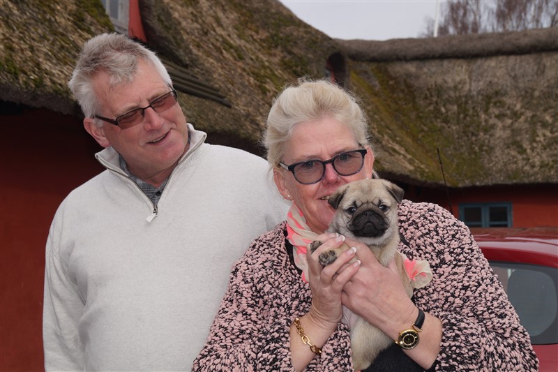 Adeltands Osman Ocean hentes af hans nye skønne familie